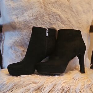 WORN ONCE 🎀 Nine West Sleek Black Heeled Ankle Boots